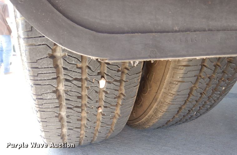 image for item DM2512 1998 Ford E450  shuttle bus