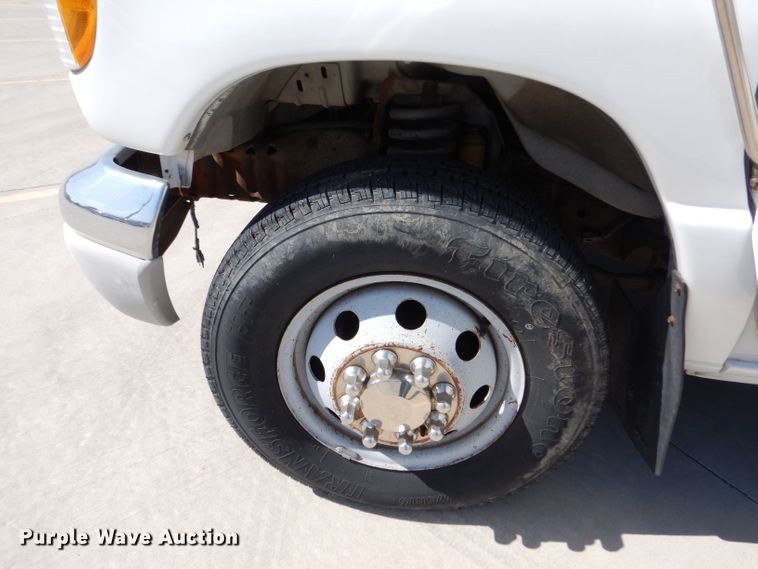 image for item DM2512 1998 Ford E450  shuttle bus