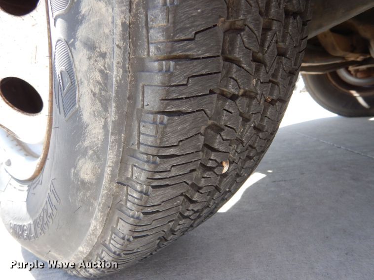 image for item DM2512 1998 Ford E450  shuttle bus