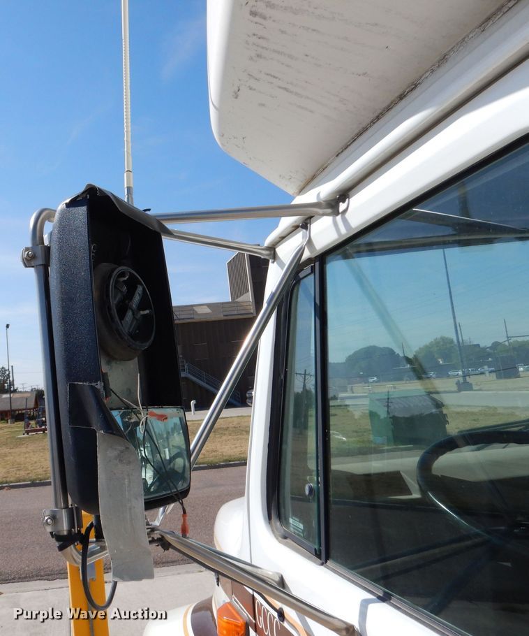 image for item DM2513 1998 International Navistar 3400  bus