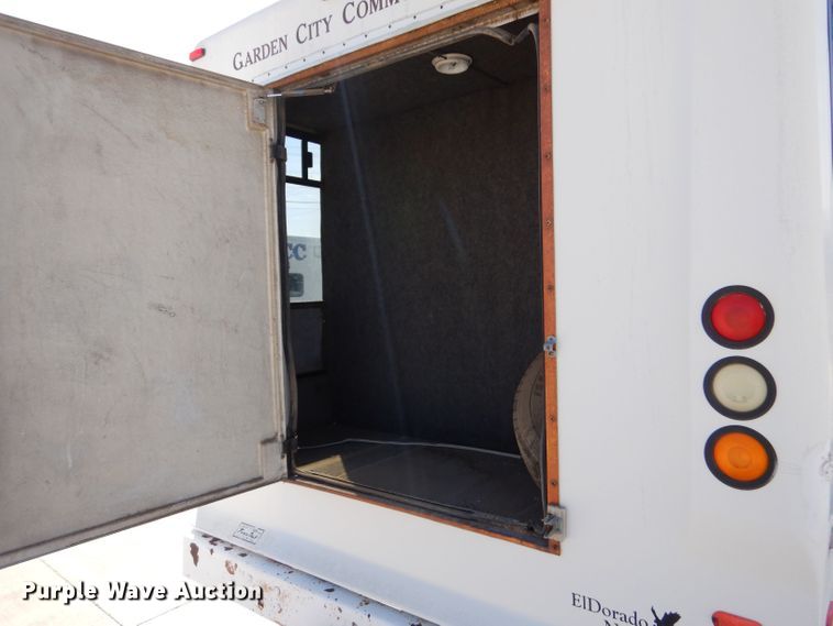 image for item DM2513 1998 International Navistar 3400  bus