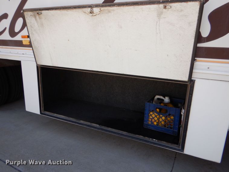 image for item DM2513 1998 International Navistar 3400  bus