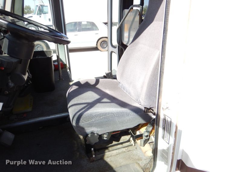 image for item DM2513 1998 International Navistar 3400  bus