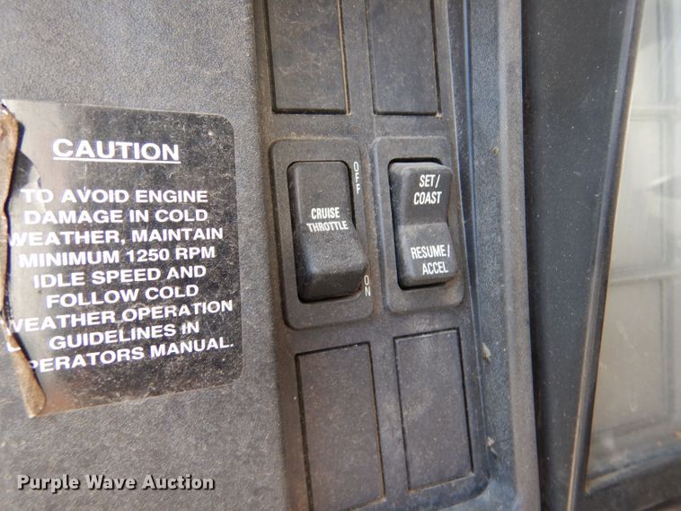 image for item DM2513 1998 International Navistar 3400  bus