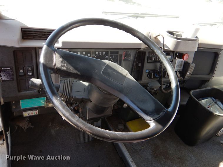 image for item DM2513 1998 International Navistar 3400  bus