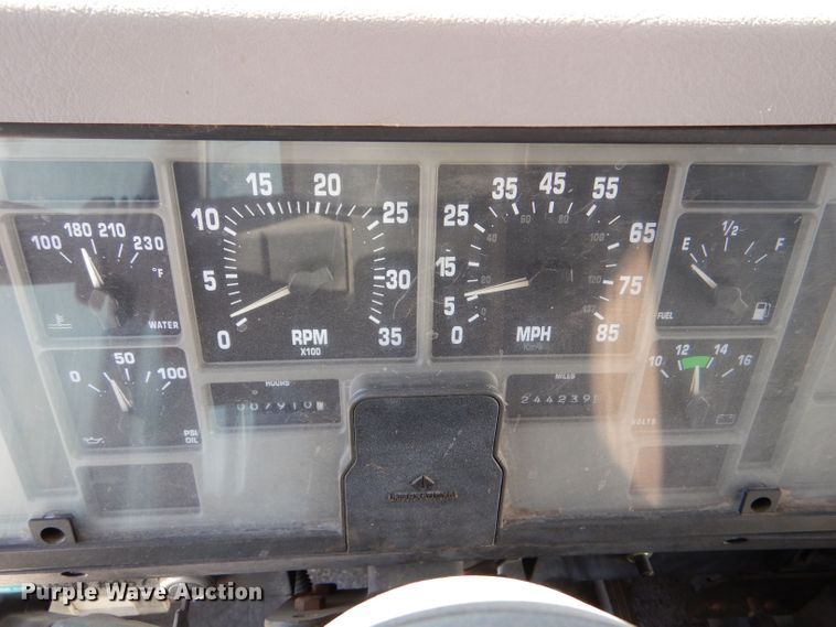 image for item DM2513 1998 International Navistar 3400  bus