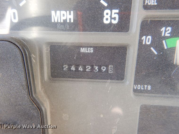 image for item DM2513 1998 International Navistar 3400  bus