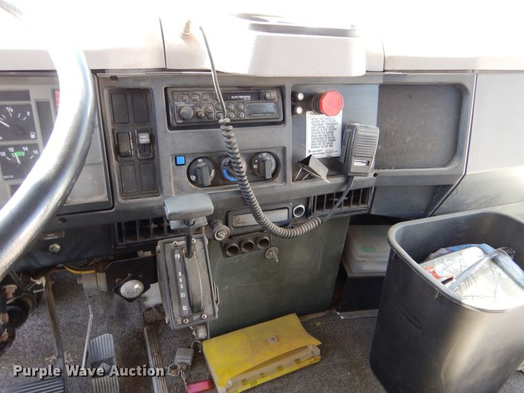 image for item DM2513 1998 International Navistar 3400  bus