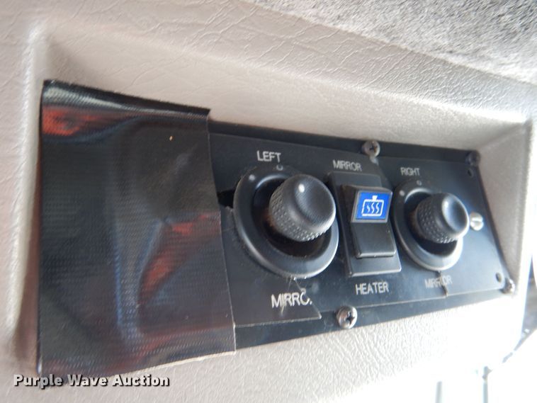 image for item DM2513 1998 International Navistar 3400  bus