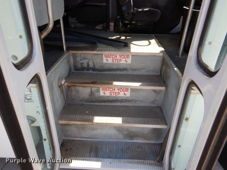 image for item DM2513 1998 International Navistar 3400  bus