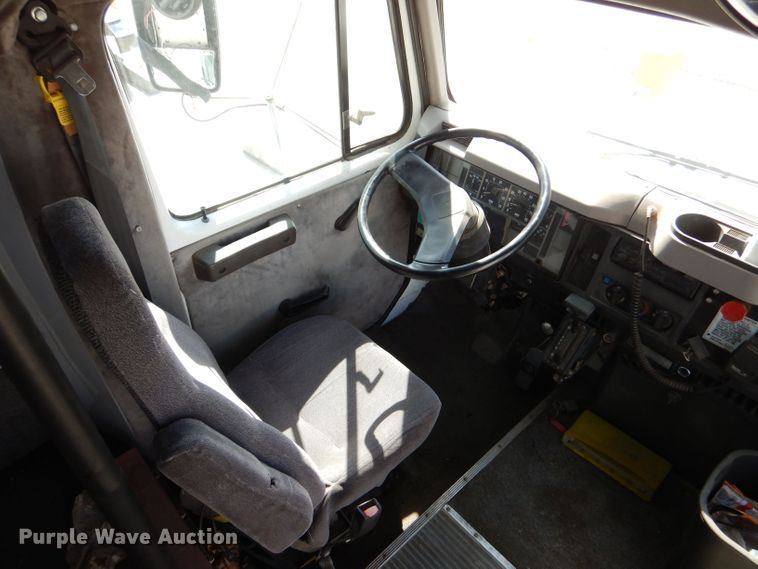 image for item DM2513 1998 International Navistar 3400  bus