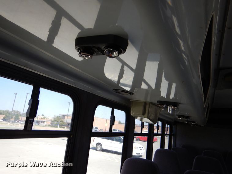 image for item DM2513 1998 International Navistar 3400  bus