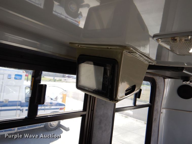 image for item DM2513 1998 International Navistar 3400  bus