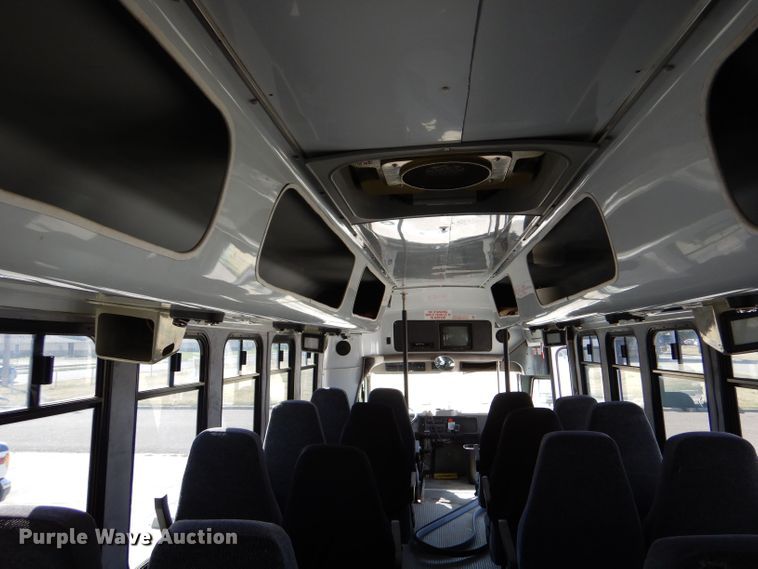 image for item DM2513 1998 International Navistar 3400  bus