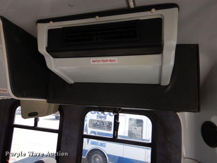 image for item DM2513 1998 International Navistar 3400  bus