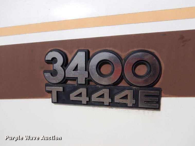 image for item DM2513 1998 International Navistar 3400  bus