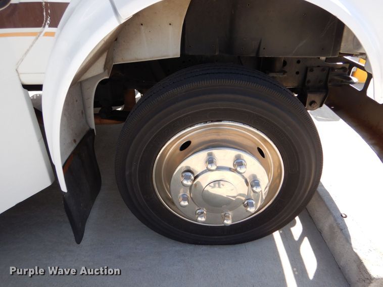 image for item DM2513 1998 International Navistar 3400  bus