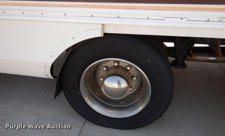 image for item DM2513 1998 International Navistar 3400  bus