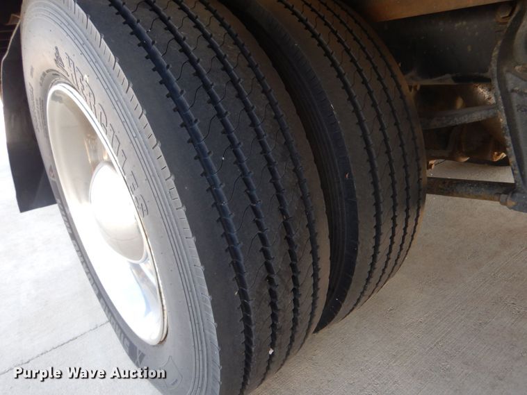 image for item DM2513 1998 International Navistar 3400  bus