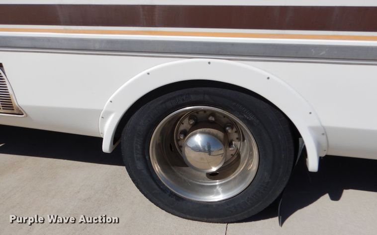 image for item DM2513 1998 International Navistar 3400  bus