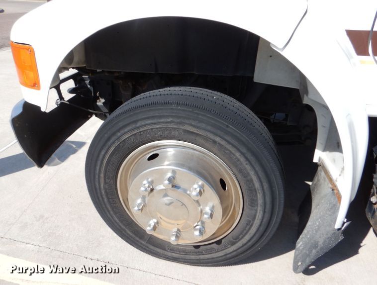 image for item DM2513 1998 International Navistar 3400  bus