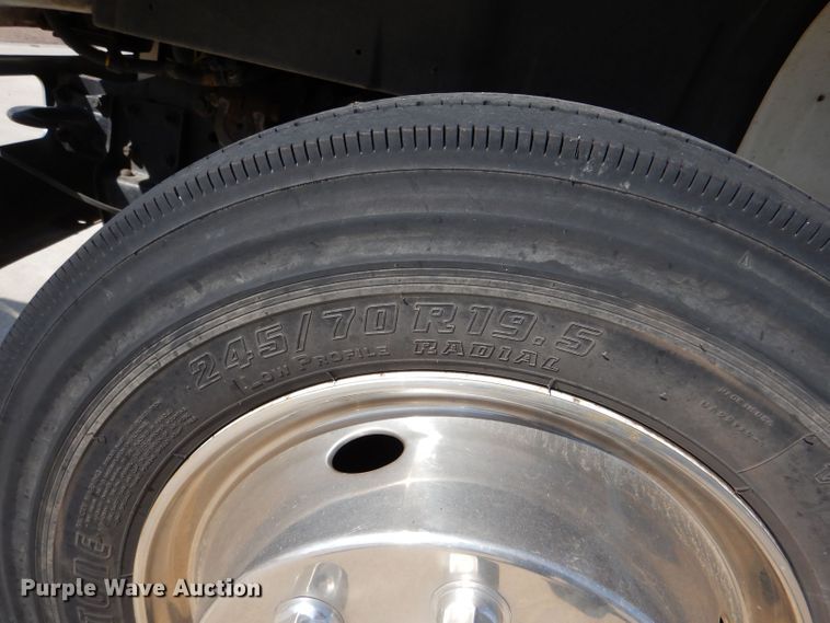 image for item DM2513 1998 International Navistar 3400  bus