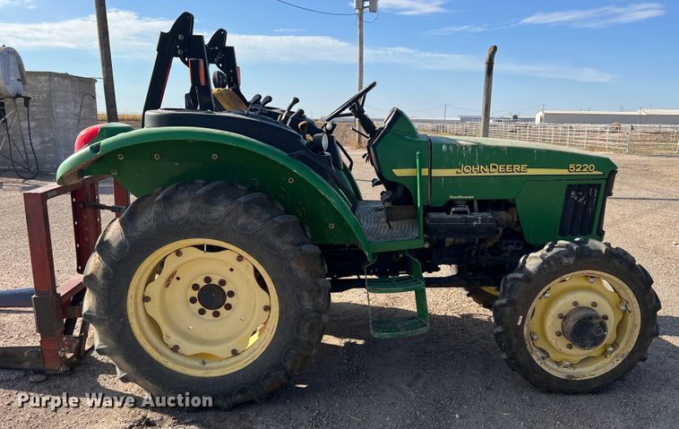 image for item DO8743 2004 John Deere 5220  MFWD tractor