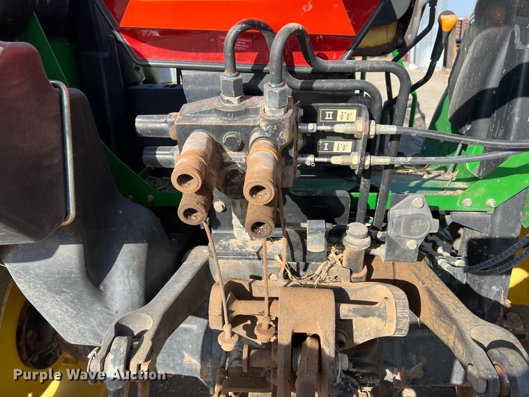 image for item DO8743 2004 John Deere 5220  MFWD tractor