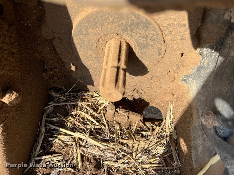 image for item DO8743 2004 John Deere 5220  MFWD tractor