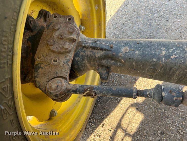 image for item DO8743 2004 John Deere 5220  MFWD tractor