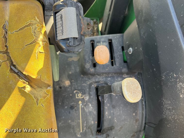 image for item DO8743 2004 John Deere 5220  MFWD tractor