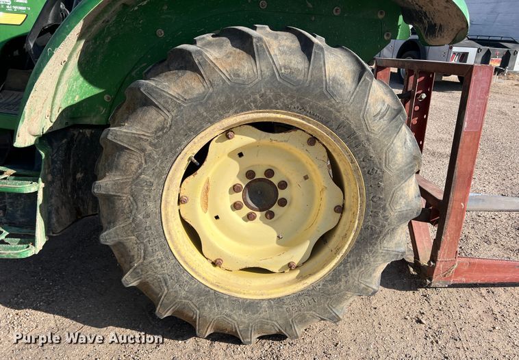 image for item DO8743 2004 John Deere 5220  MFWD tractor