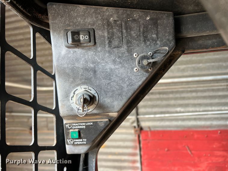 image for item DO8744 1994 Bobcat 753 skid steer loader