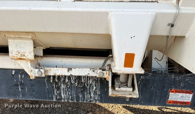 image for item DO8745 1992 Chevrolet Kodiak C5500  feed mixer truck