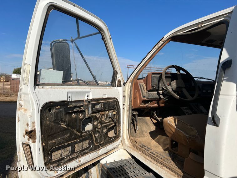 image for item DO8745 1992 Chevrolet Kodiak C5500  feed mixer truck