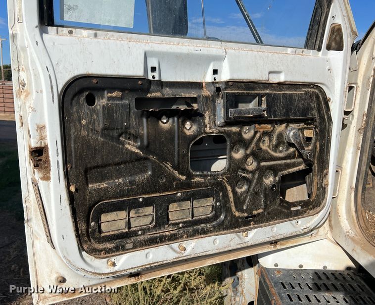 image for item DO8745 1992 Chevrolet Kodiak C5500  feed mixer truck