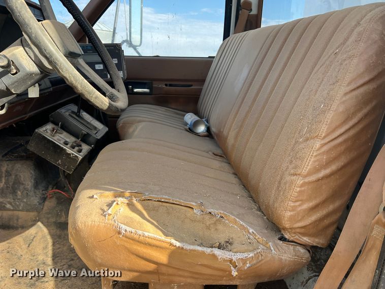 image for item DO8745 1992 Chevrolet Kodiak C5500  feed mixer truck