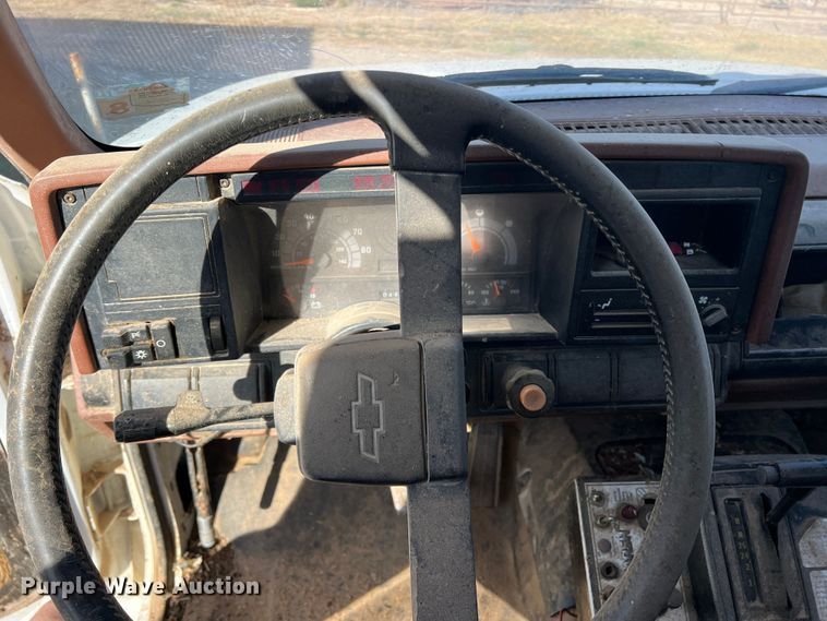 image for item DO8745 1992 Chevrolet Kodiak C5500  feed mixer truck