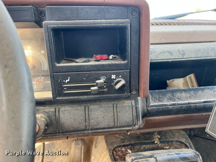 image for item DO8745 1992 Chevrolet Kodiak C5500  feed mixer truck