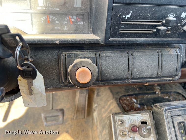 image for item DO8745 1992 Chevrolet Kodiak C5500  feed mixer truck