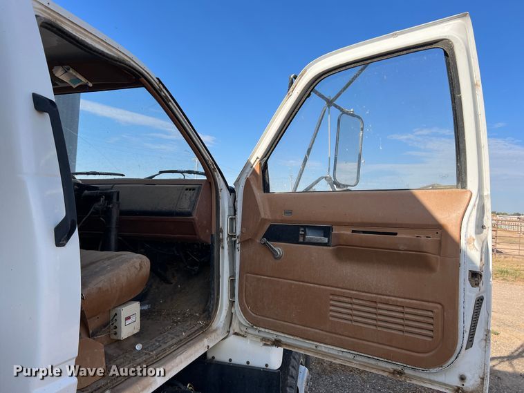 image for item DO8745 1992 Chevrolet Kodiak C5500  feed mixer truck