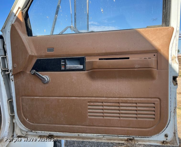 image for item DO8745 1992 Chevrolet Kodiak C5500  feed mixer truck