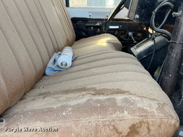 image for item DO8745 1992 Chevrolet Kodiak C5500  feed mixer truck