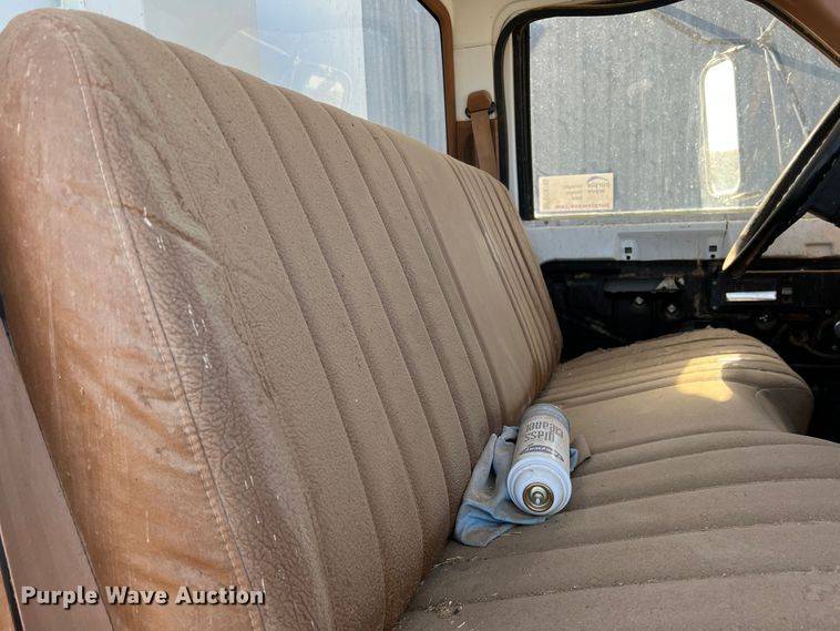 image for item DO8745 1992 Chevrolet Kodiak C5500  feed mixer truck