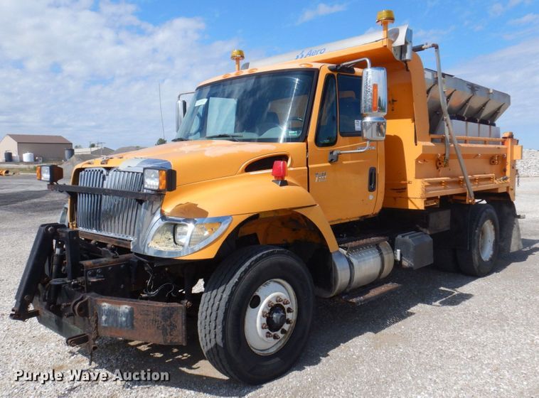 image for item DP0342 2005 International 7400  dump truck