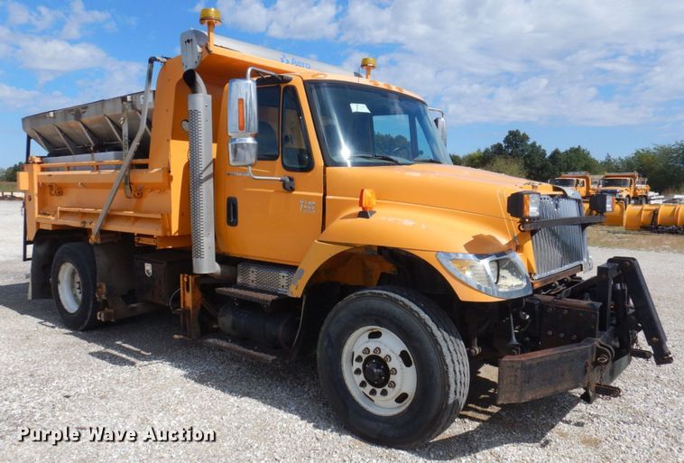 image for item DP0342 2005 International 7400  dump truck