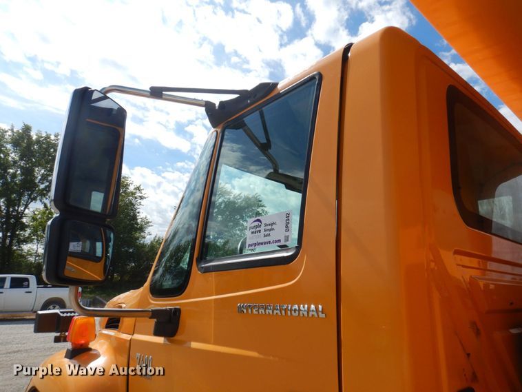 image for item DP0342 2005 International 7400  dump truck