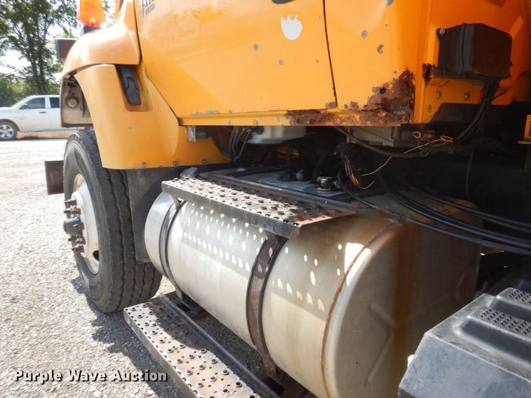 image for item DP0342 2005 International 7400  dump truck