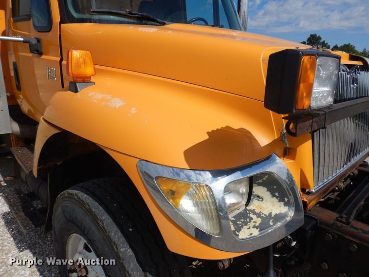 image for item DP0342 2005 International 7400  dump truck