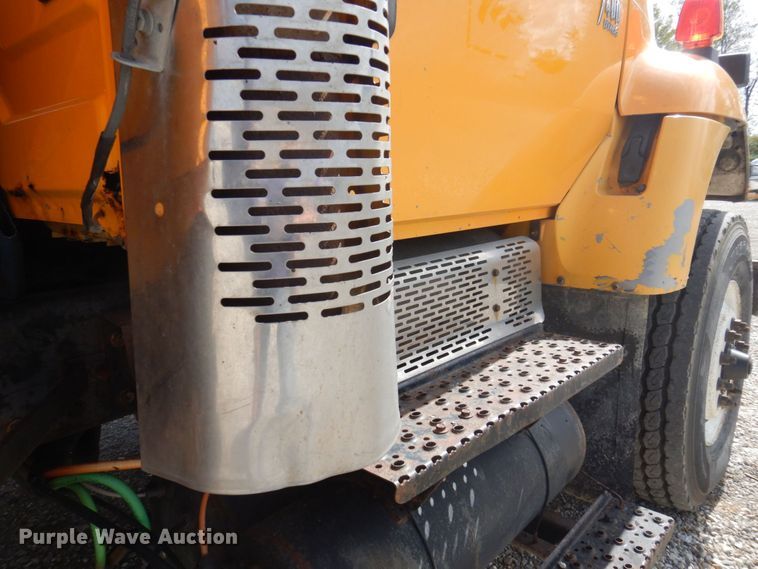 image for item DP0342 2005 International 7400  dump truck